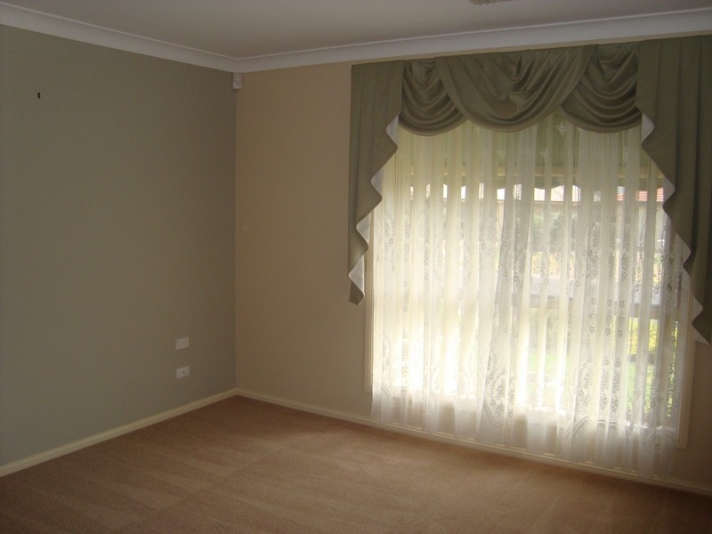 21 Kimba Drive, Glenfield Park NSW 2650
