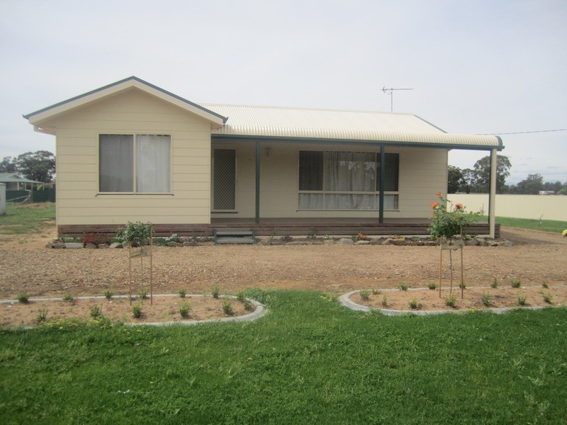 8 Bull Street, Currawarna NSW 2650