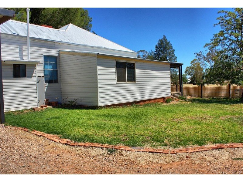 111 Mirool Street, Coolamon NSW 2701
