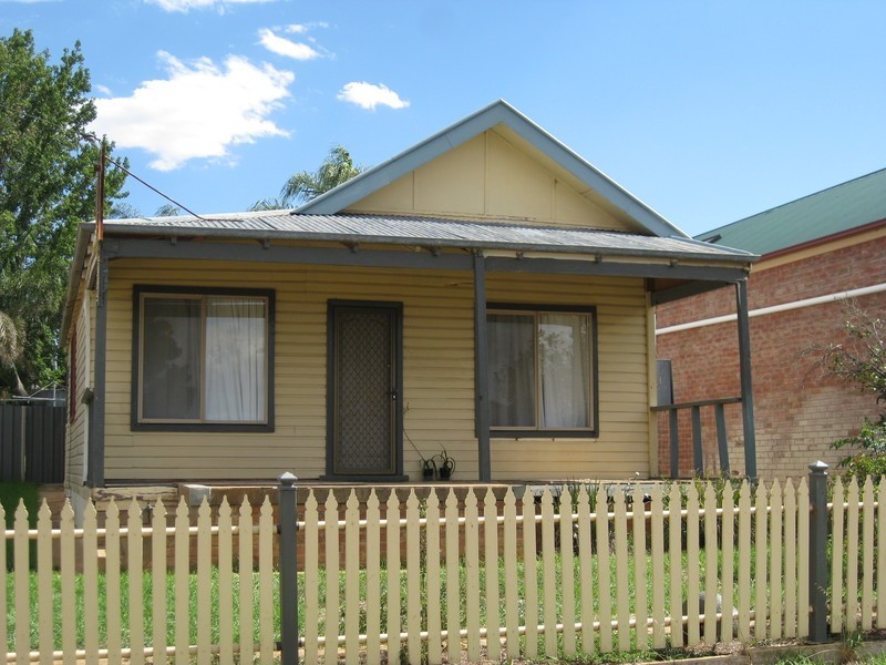 60 Urana Street, Turvey Park NSW 2650