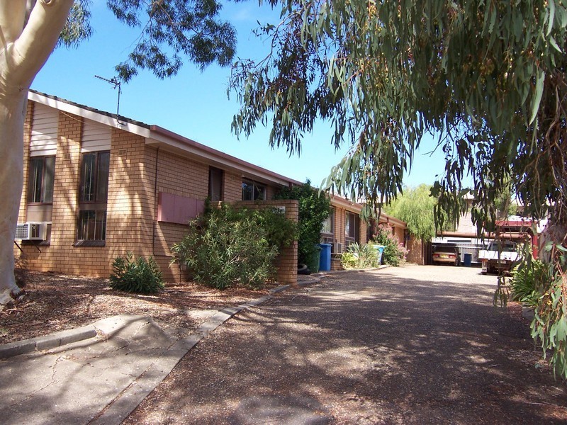 1/6 Nordlingen Drive, Tolland NSW 2650