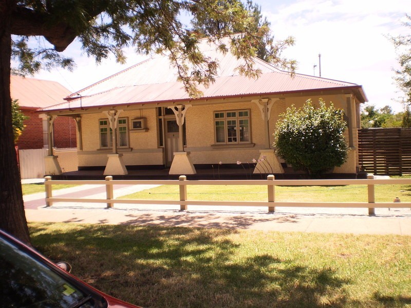 85 Crampton Street, Wagga Wagga NSW 2650