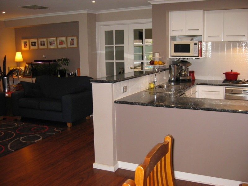 6 Nandina Street, Lake Albert NSW 2650