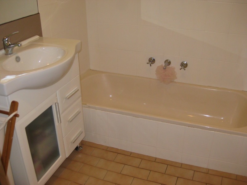 6 Nandina Street, Lake Albert NSW 2650