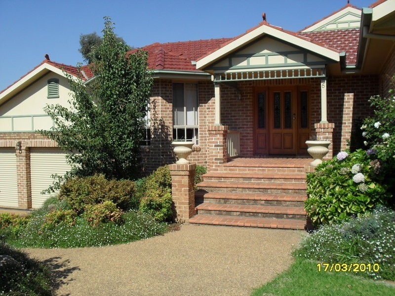 5 Banool Place, Kooringal NSW 2650