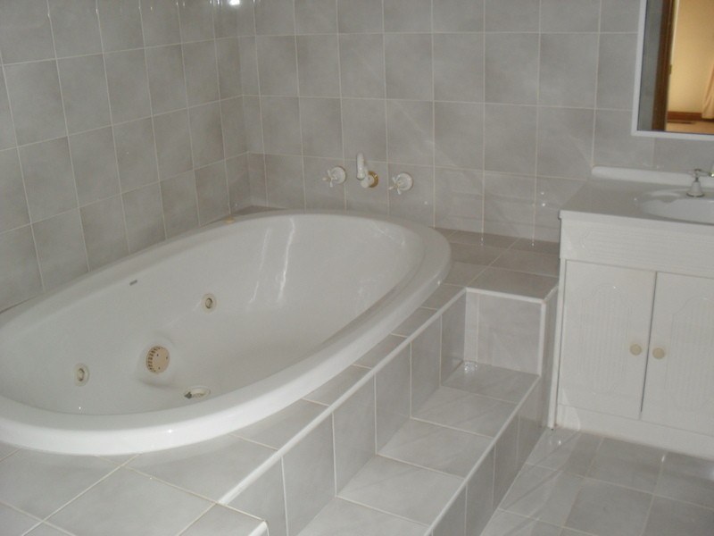 5 Banool Place, Kooringal NSW 2650