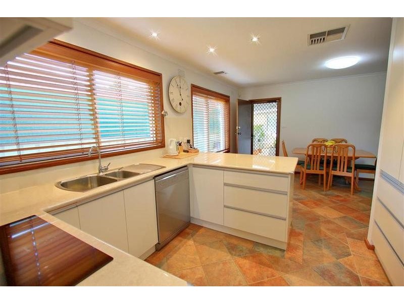 8 Carmody Street, Kooringal NSW 2650