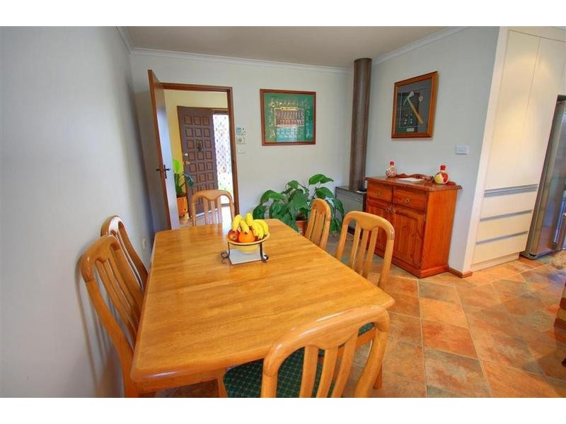 8 Carmody Street, Kooringal NSW 2650