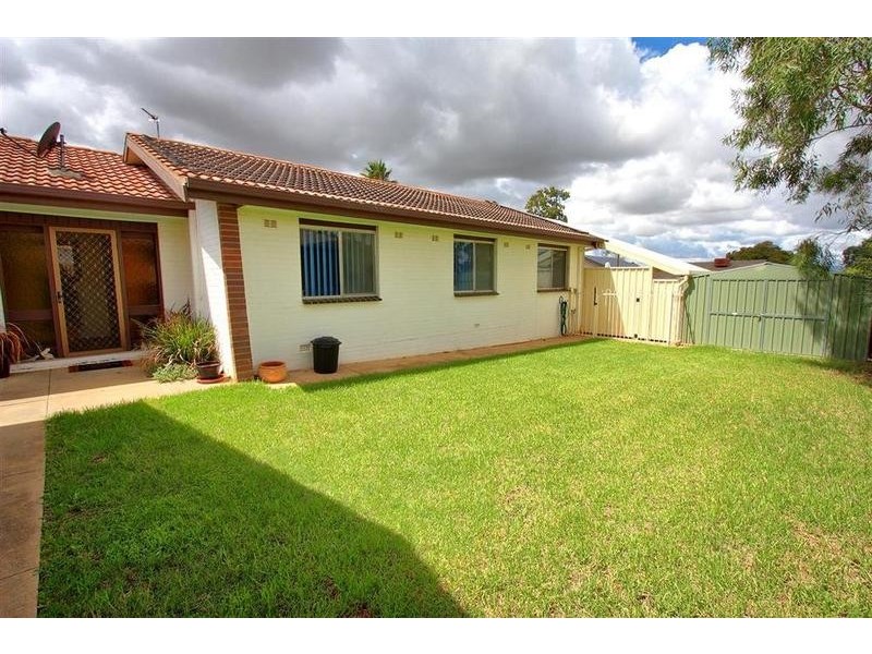 8 Carmody Street, Kooringal NSW 2650