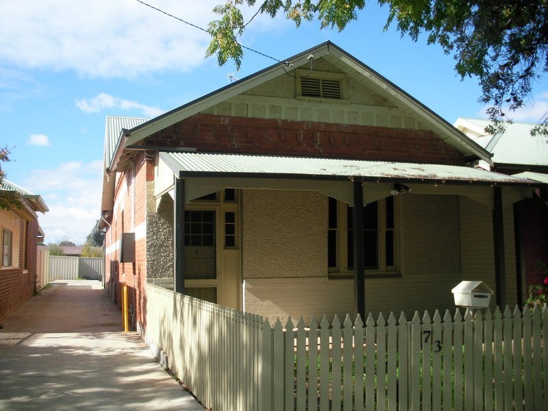 73 Docker Street, Wagga Wagga NSW 2650