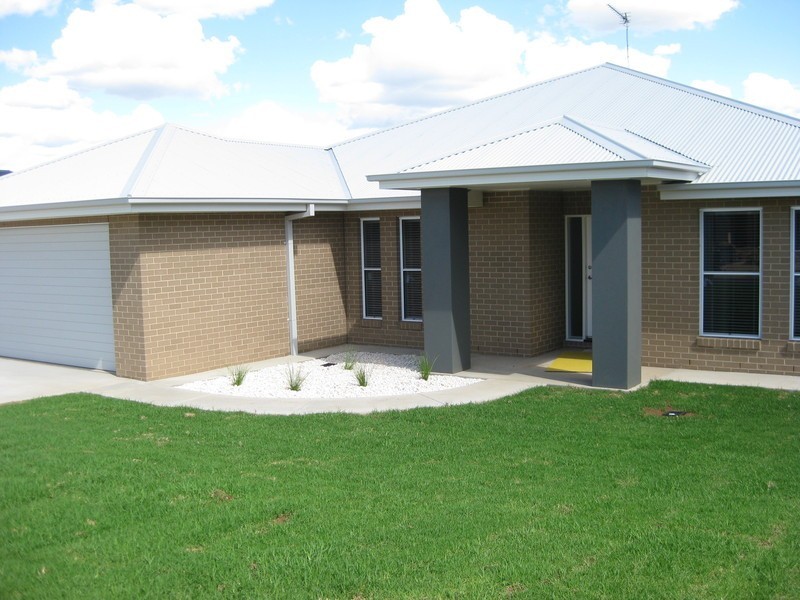 17 Clarence Street, Tatton NSW 2650