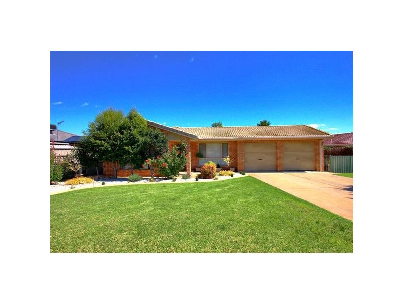 42 Berembee Drive, Wagga Wagga NSW 2650
