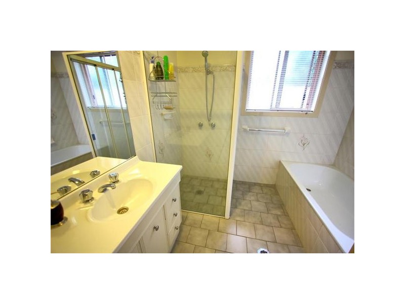 42 Berembee Drive, Wagga Wagga NSW 2650