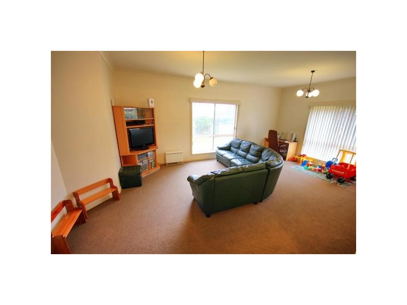 42 Berembee Drive, Wagga Wagga NSW 2650
