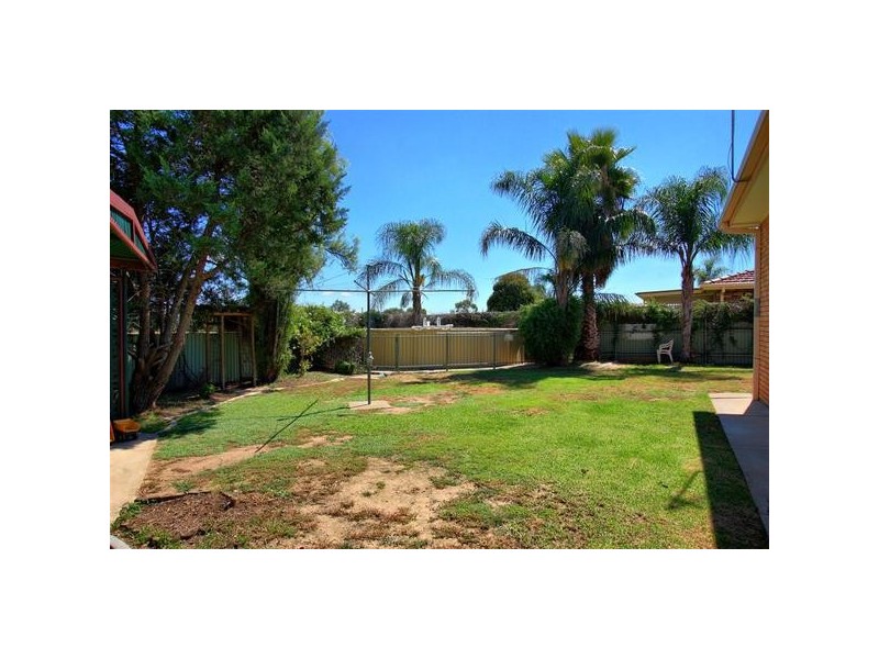 42 Berembee Drive, Wagga Wagga NSW 2650