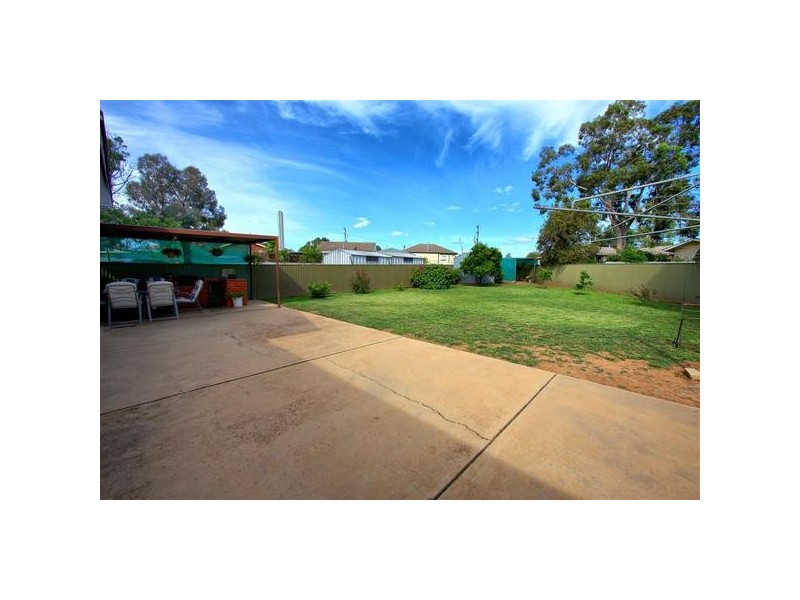 4 Marnock Place, Ashmont NSW 2650