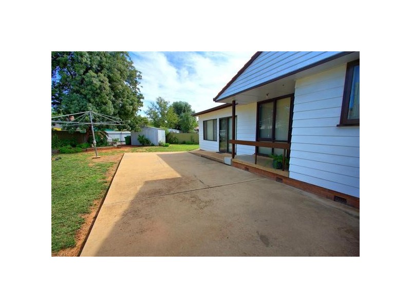 4 Marnock Place, Ashmont NSW 2650