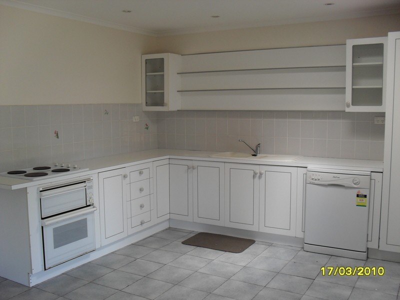 32 Forrest Street, Lake Albert NSW 2650