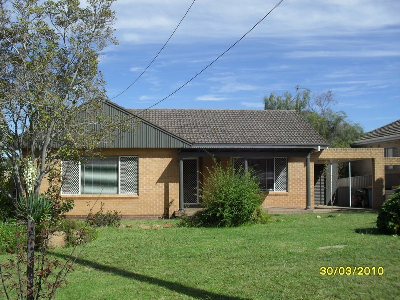 11 White Avenue, Kooringal NSW 2650