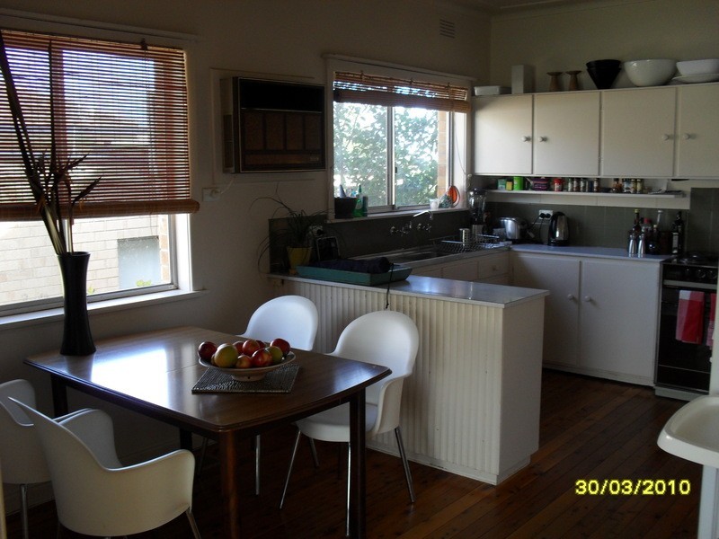 11 White Avenue, Kooringal NSW 2650
