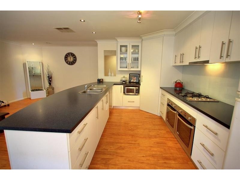9 Teak Close, Forest Hill NSW 2651