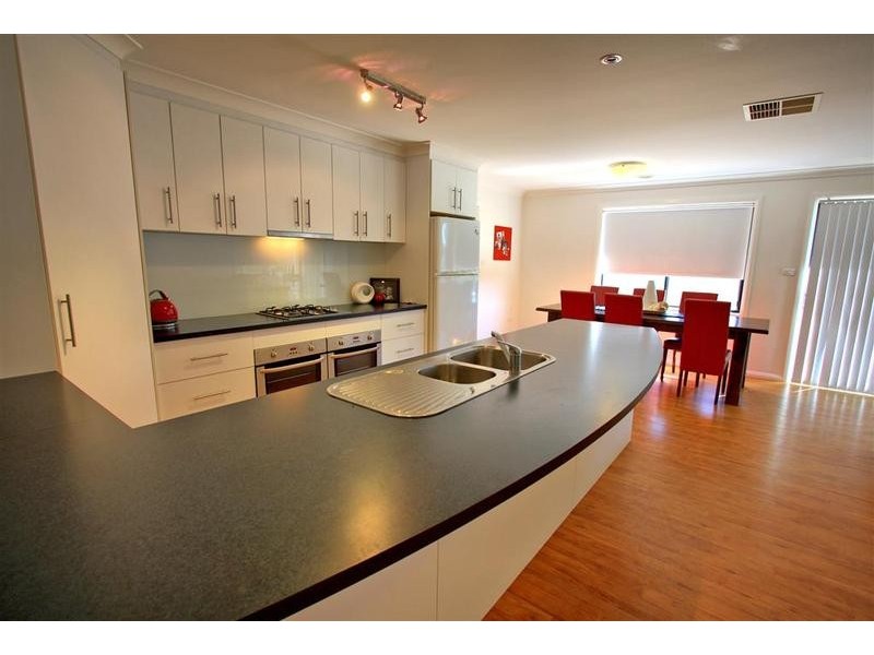 9 Teak Close, Forest Hill NSW 2651