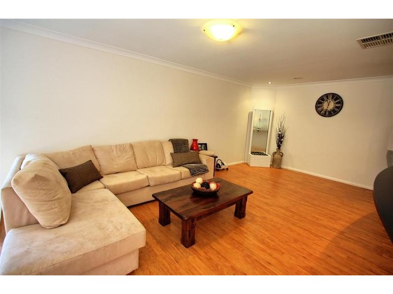 9 Teak Close, Forest Hill NSW 2651