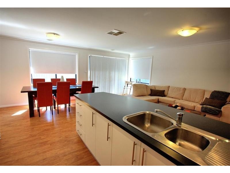 9 Teak Close, Forest Hill NSW 2651