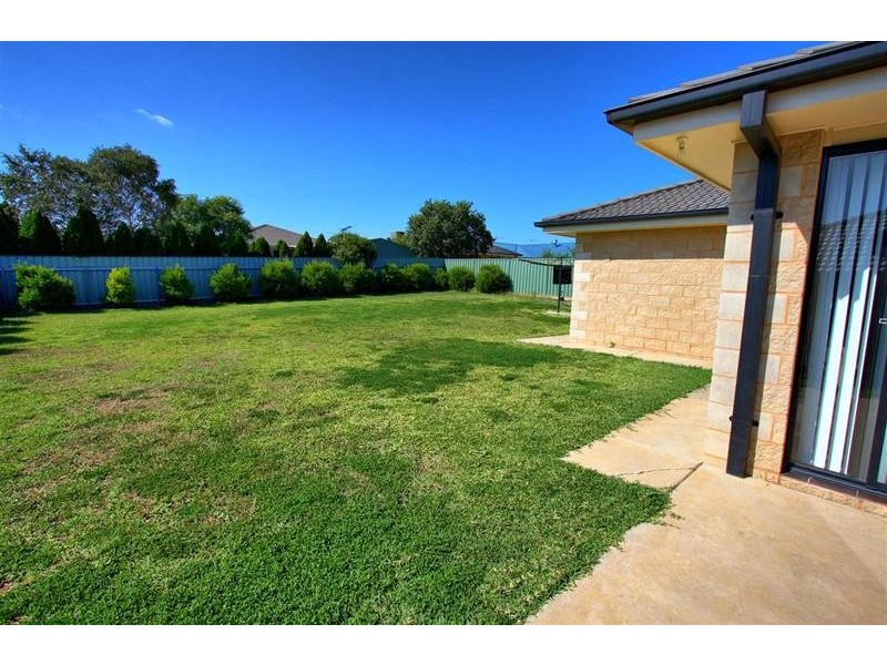 9 Teak Close, Forest Hill NSW 2651