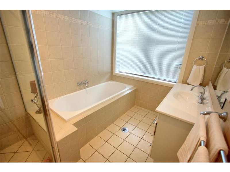 9 Teak Close, Forest Hill NSW 2651