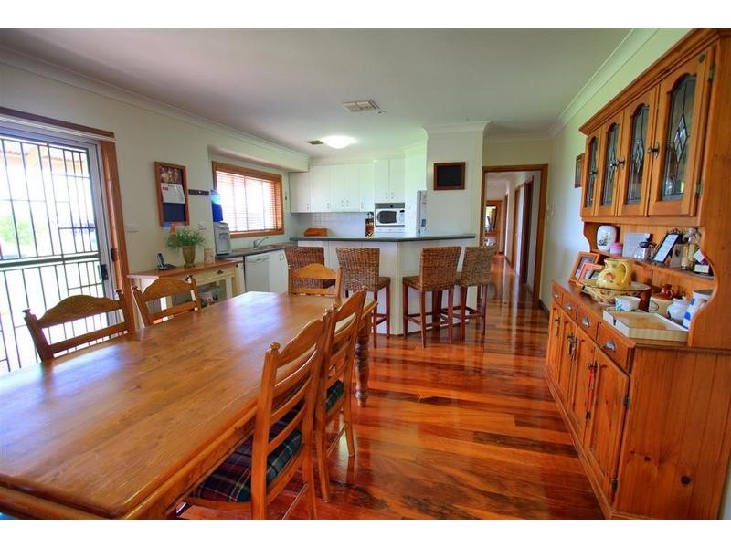 6 Stringybark Place, Springvale NSW 2650