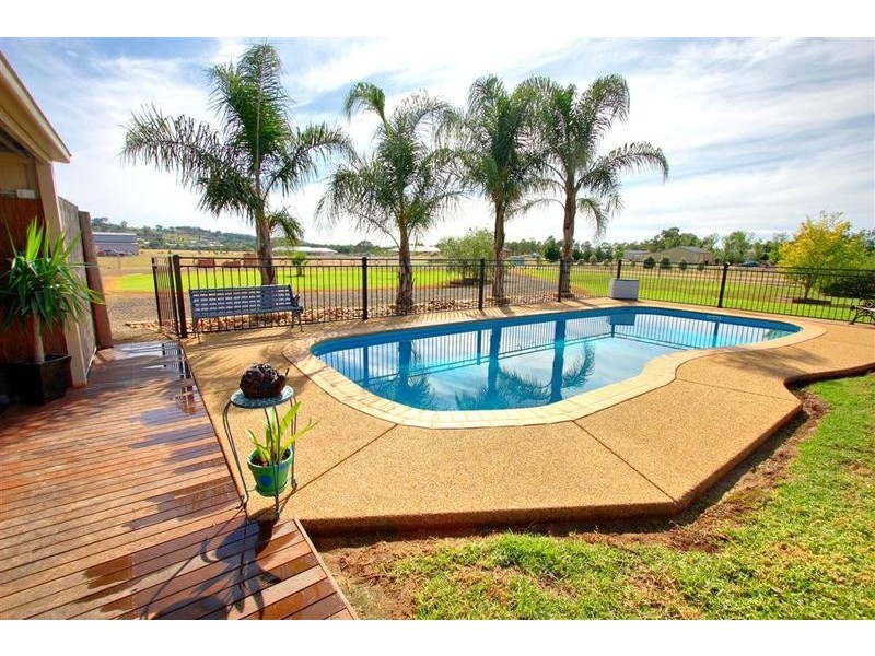 6 Stringybark Place, Springvale NSW 2650