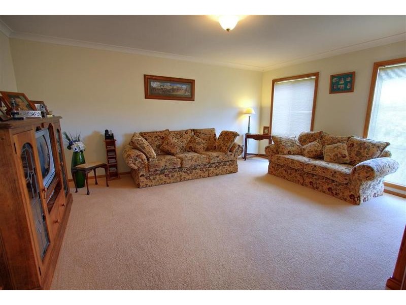 6 Stringybark Place, Springvale NSW 2650