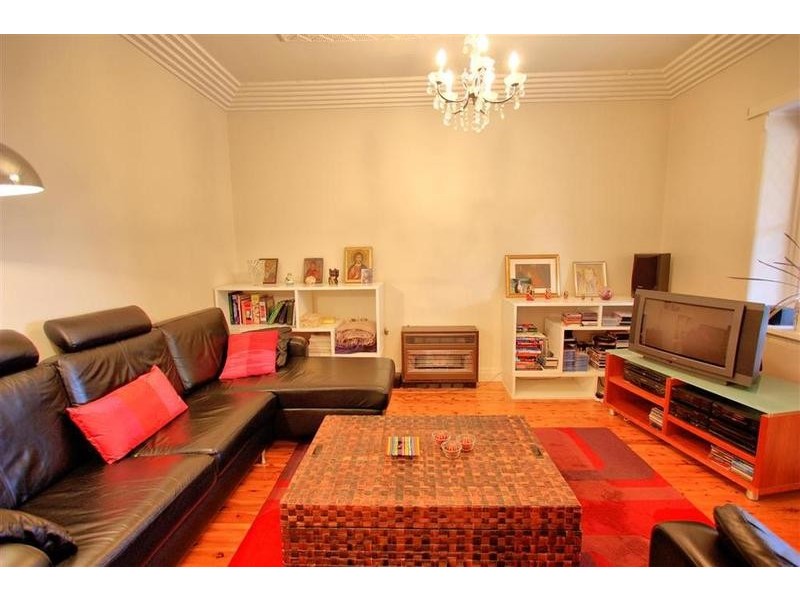 34 Garland Street, Turvey Park NSW 2650