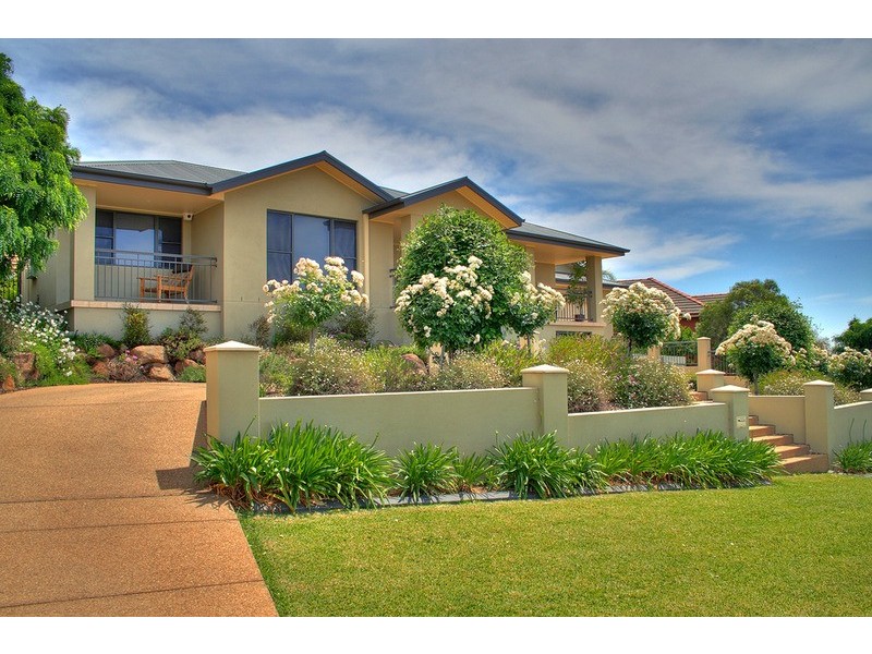 71 Simkin Crescent, Kooringal NSW 2650