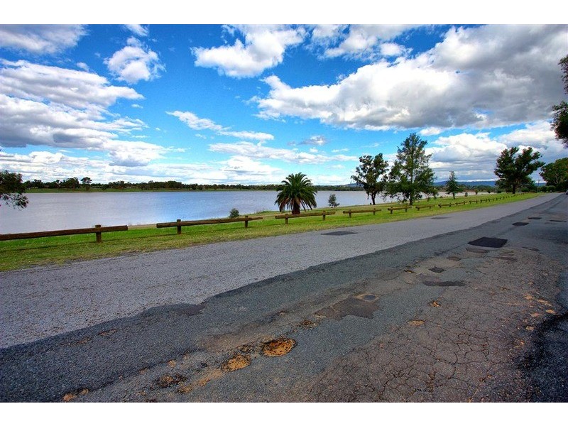 21 Lakeside Drive, Wagga Wagga NSW 2650