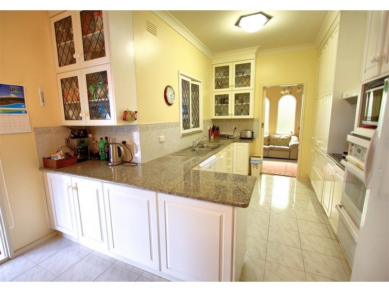 21 Lakeside Drive, Wagga Wagga NSW 2650