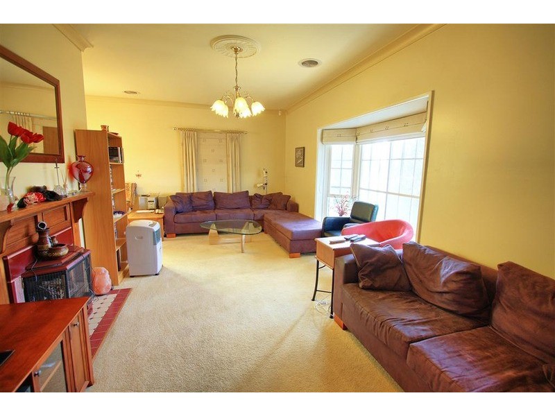 21 Lakeside Drive, Wagga Wagga NSW 2650