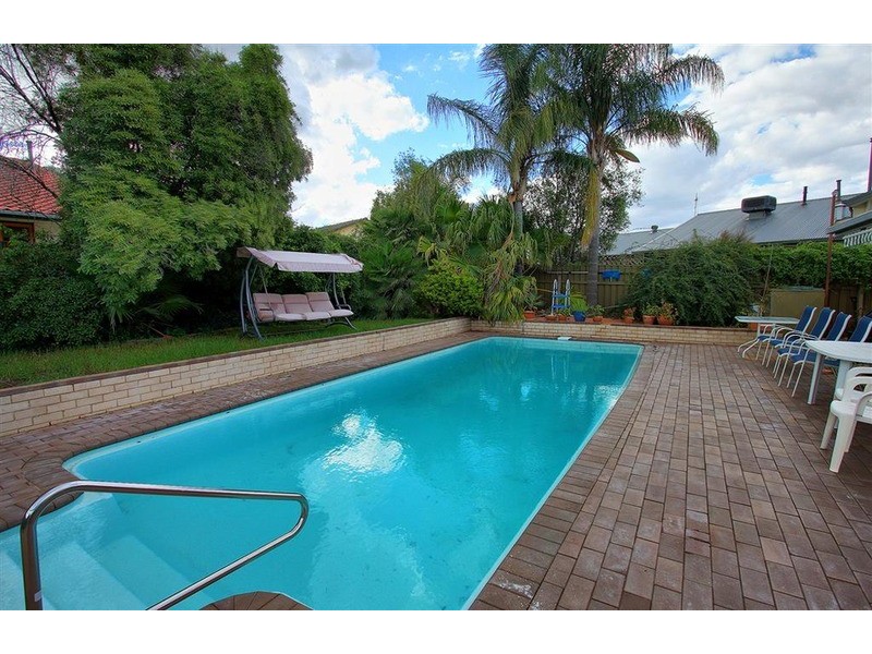 21 Lakeside Drive, Wagga Wagga NSW 2650