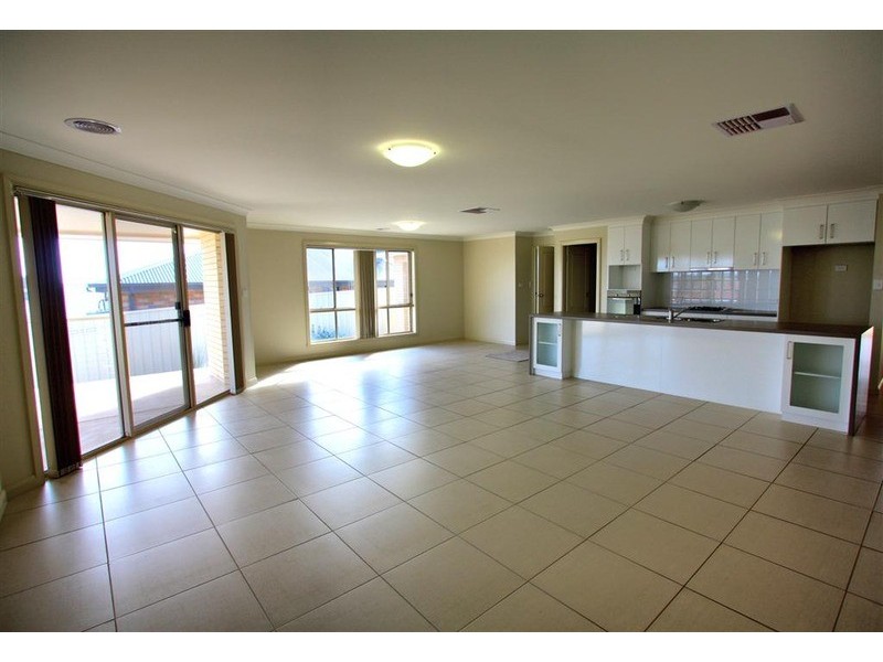 18 Balala Crescent, Bourkelands NSW 2650