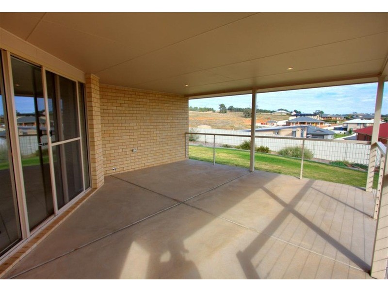 18 Balala Crescent, Bourkelands NSW 2650