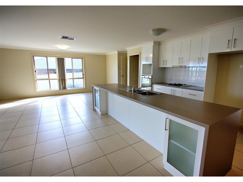 18 Balala Crescent, Bourkelands NSW 2650