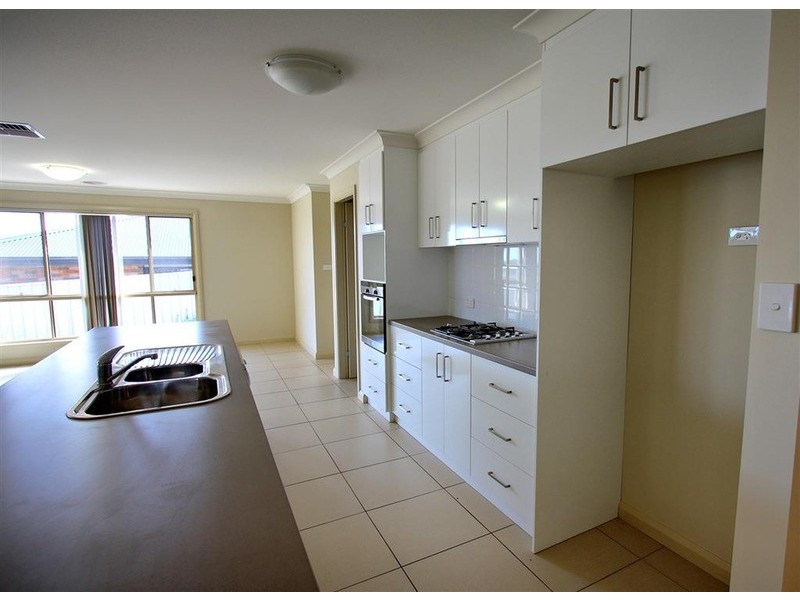 18 Balala Crescent, Bourkelands NSW 2650