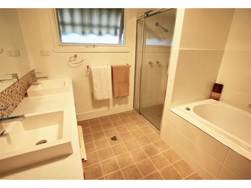 1 Ilex Street, Wagga Wagga NSW 2650