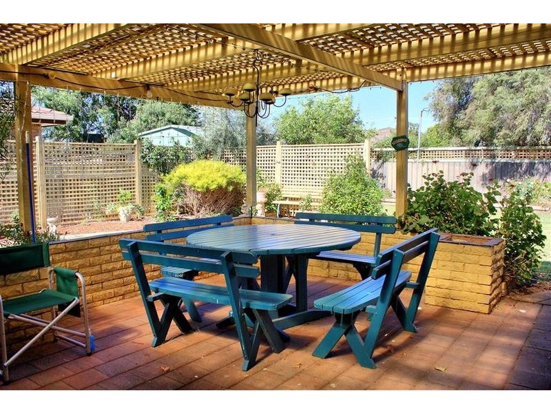 27 Main Street, Lake Albert NSW 2650