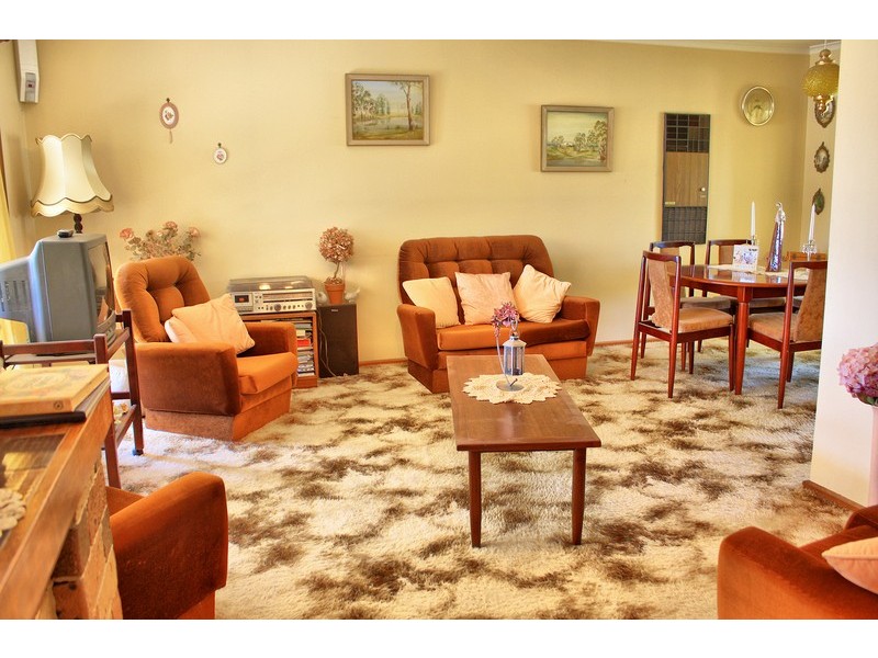 27 Main Street, Lake Albert NSW 2650