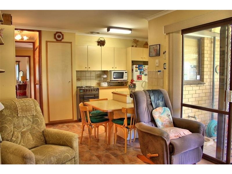 27 Main Street, Lake Albert NSW 2650