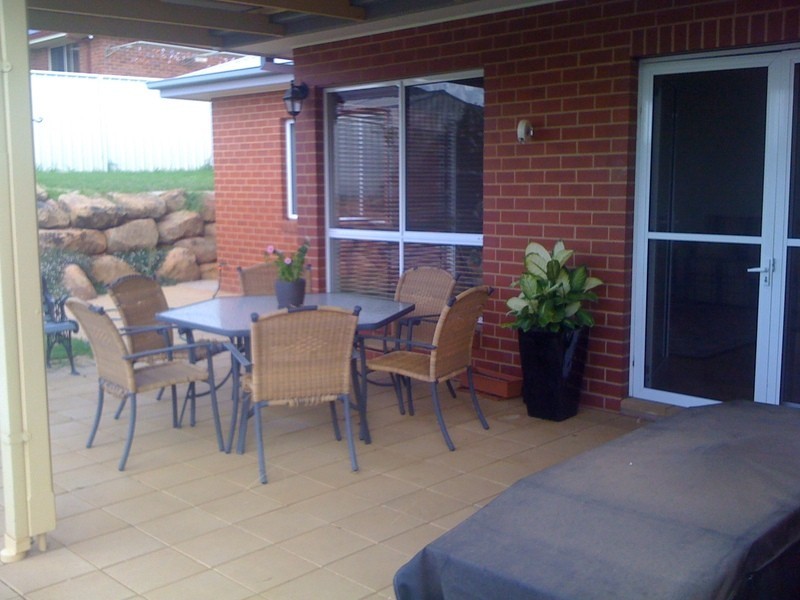 6 Lyndoch Place, Bourkelands NSW 2650