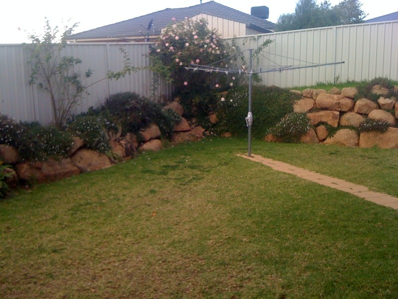 6 Lyndoch Place, Bourkelands NSW 2650