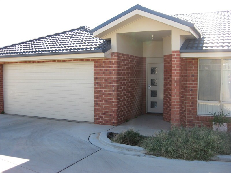 1/4 Quandong Place, Forest Hill NSW 2651